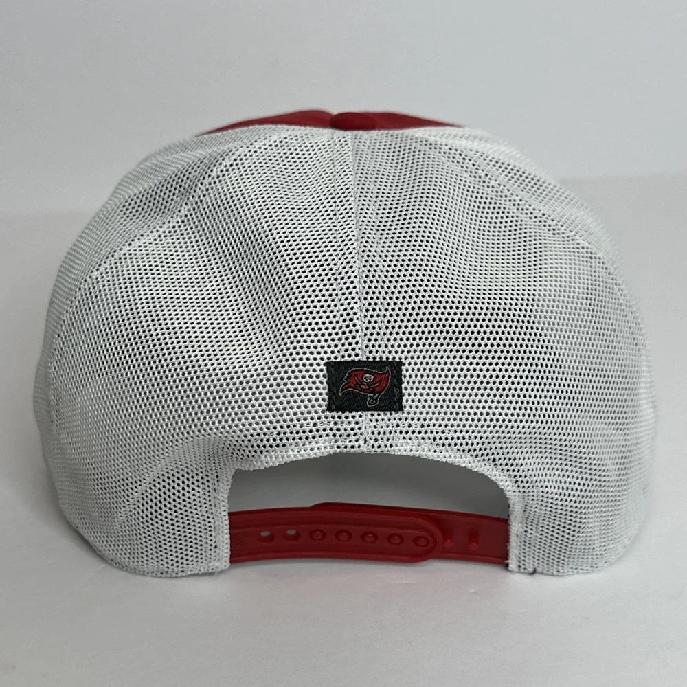 Tampa Bay Buccaneers Downburst Relaxed Hitch Trucker Rope SnapBack **NEW**
